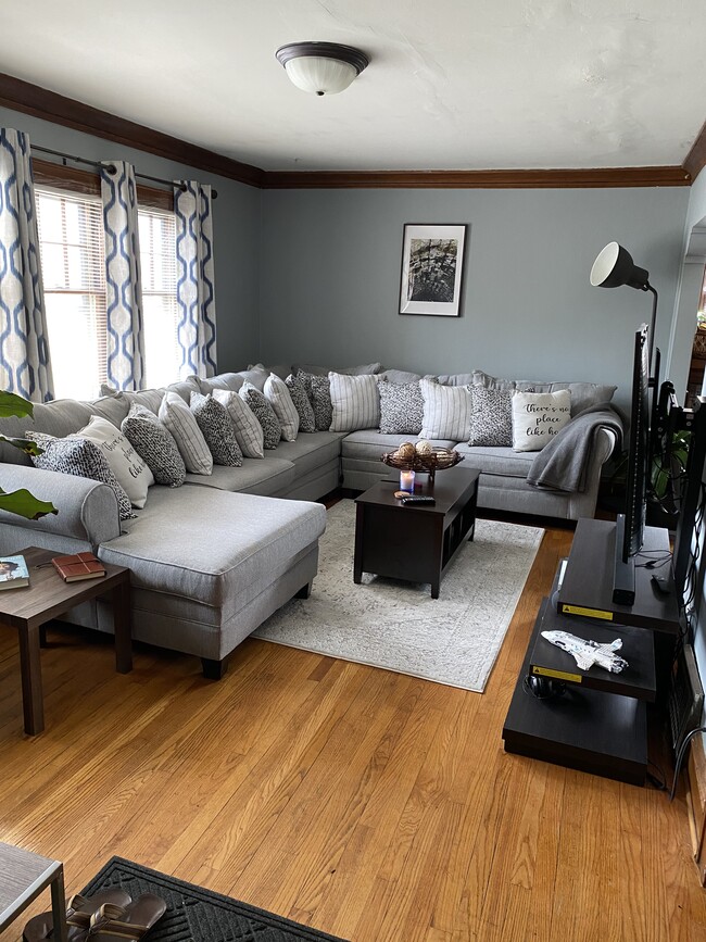 Building Photo - 5805 W Wells St