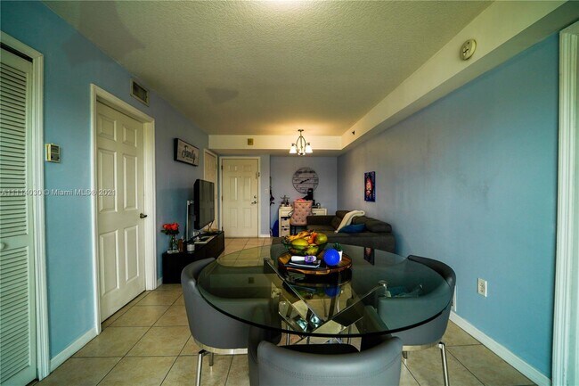 Foto del edificio - 2415 NW 16th St Rd