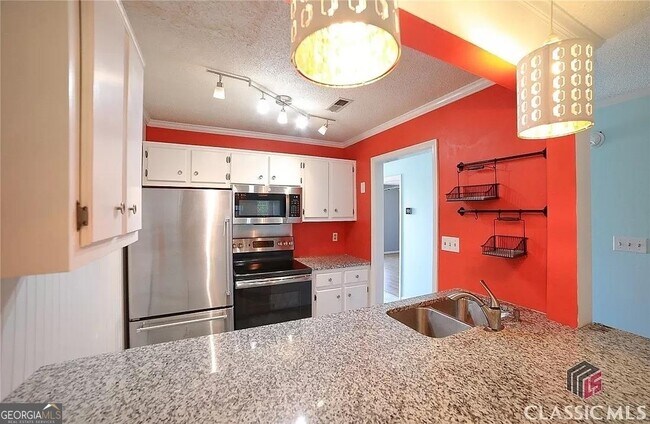 Foto del edificio - 2165 S Milledge Ave