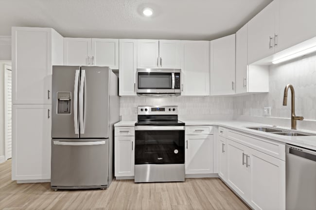 Building Photo - 3215 W Swann Ave