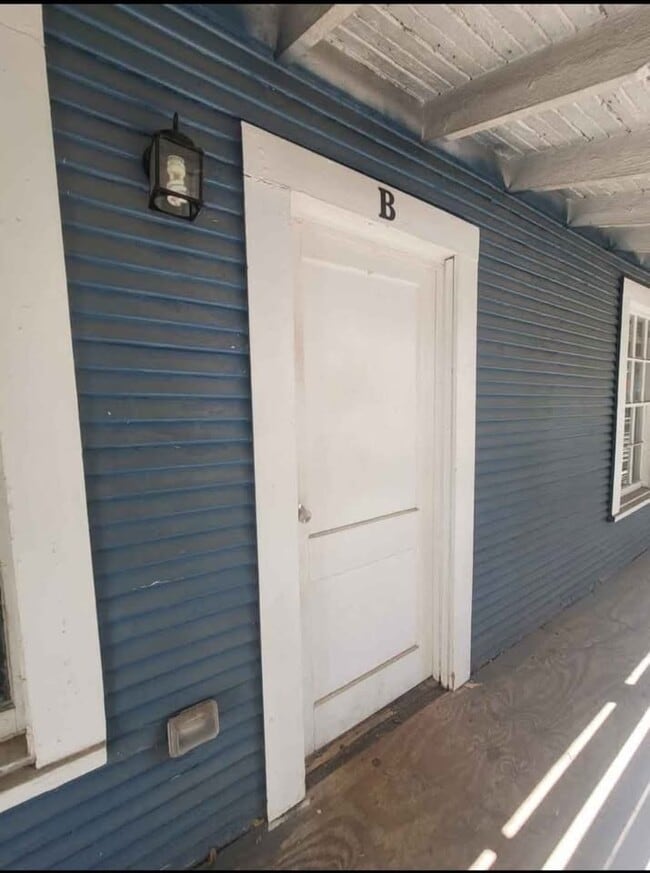 Foto del edificio - 703 W Houston St