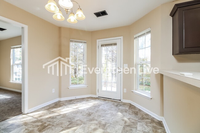 Building Photo - 712 Ridge Rd