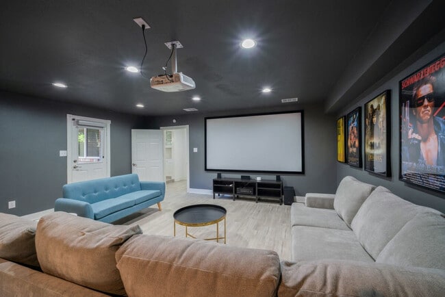 Building Photo - 15314 Philippine St