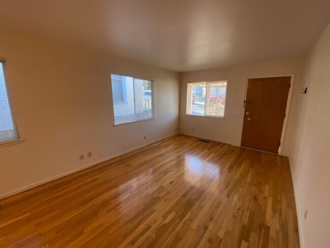 Foto del edificio - 151 Monterey Ave