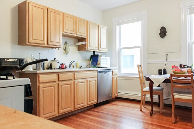 Building Photo - 52 Fayette St