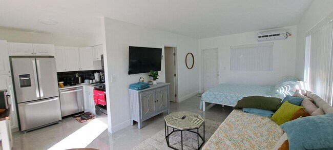 Building Photo - The Cove Unit 1