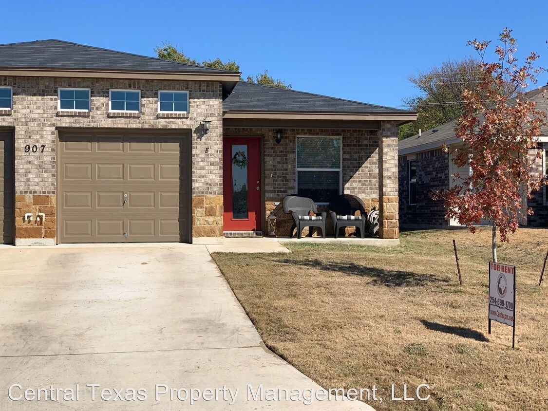 Foto principal - 907 Rosewood Dr