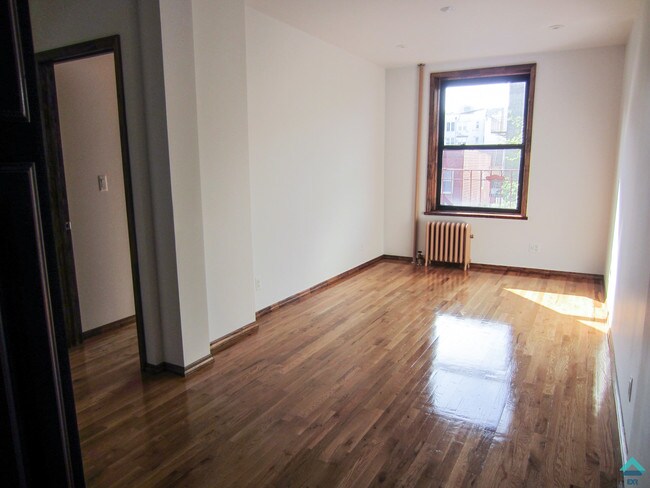 Building Photo - 472 41st St