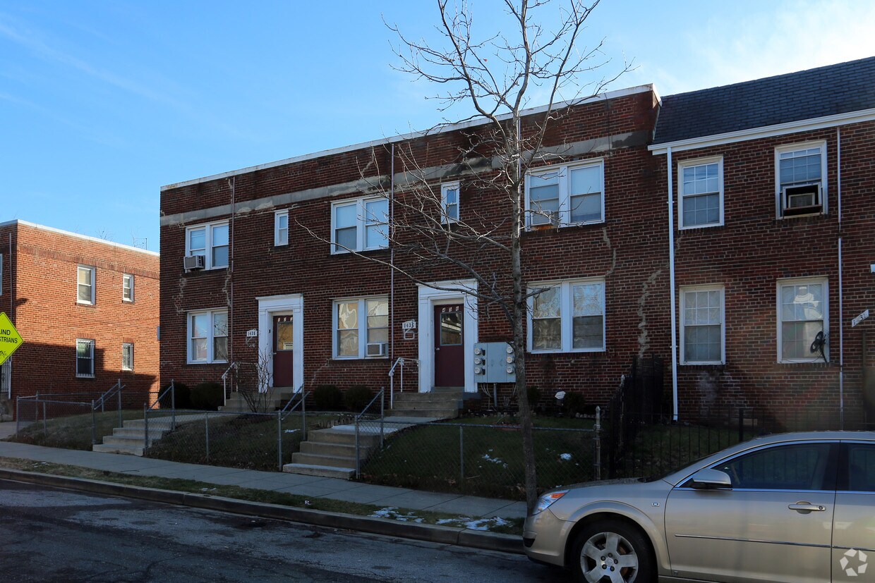 Building Photo - 1435 Holbrook St NE