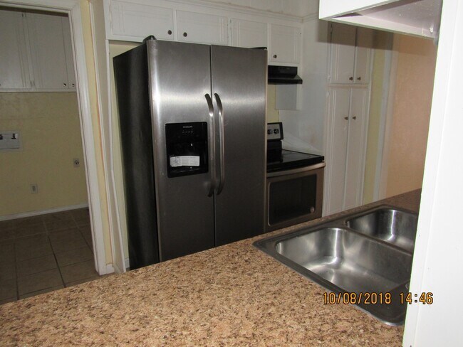 Foto del edificio - PETS NEGOTIABLE WITH OWNER APPROVAL!!!