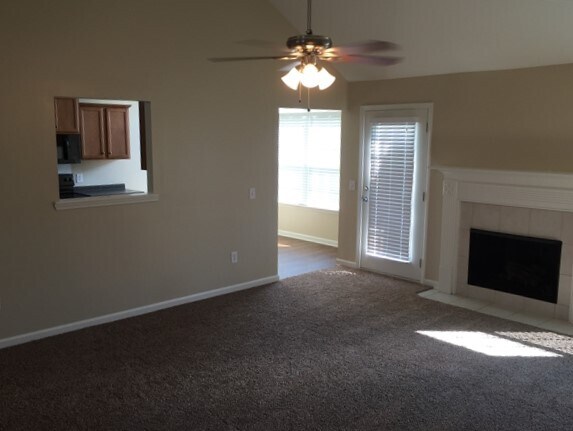 Foto del edificio - 28 Bostwick Dr