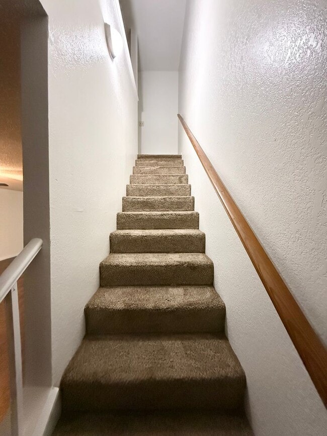 Building Photo - Nice 3 bedroom townhouse!