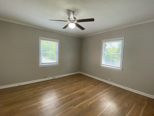 Building Photo - 3 Bedroom, 2 bath Home