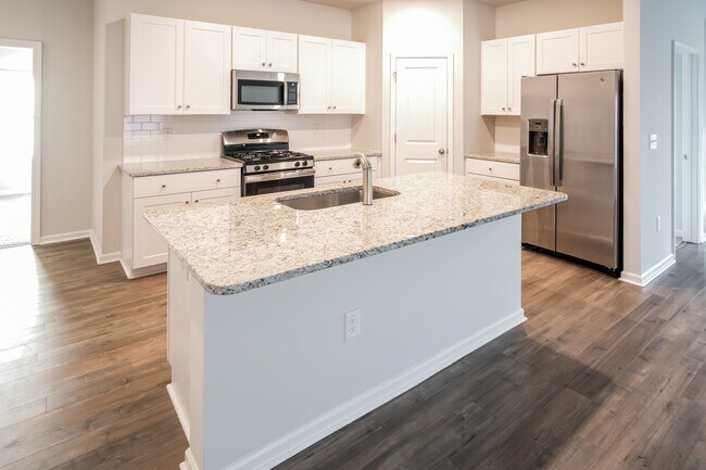 Building Photo - 120 S Reindeer Rd
