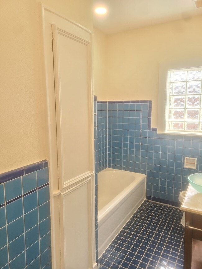 Foto del edificio - 4703 Chenevert St