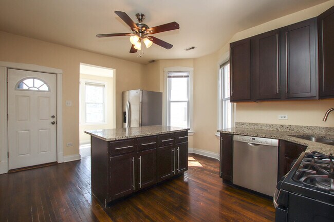 Foto del edificio - 2707 N Ridgeway Ave