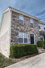 Building Photo - 560 Hietts Ln