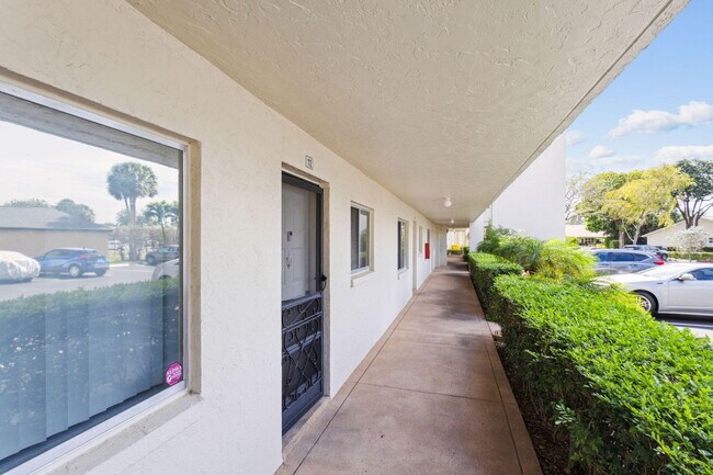 Building Photo - 3178 Via Poinciana