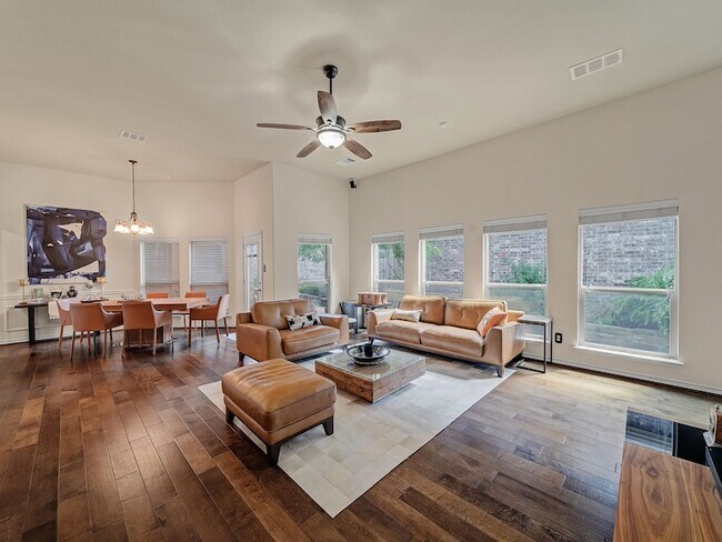 Foto del edificio - 10216 Boyton Canyon Rd