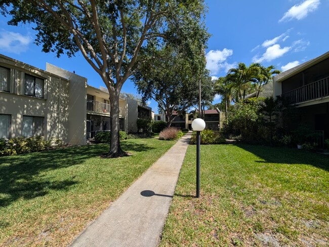 Building Photo - Spacious 2BR Retreat Near Beaches & Dining
