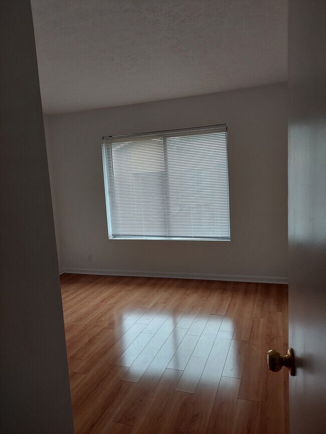 2nd bedroom - 7088 Wildwood Cir