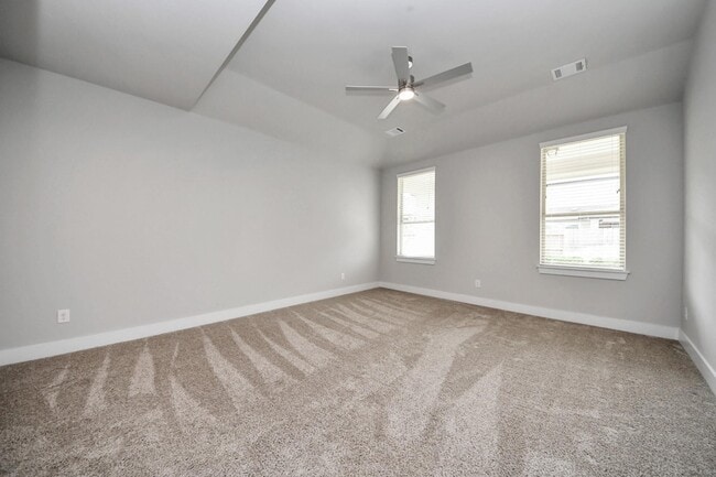 Building Photo - 1500 Sunrise Gables Dr