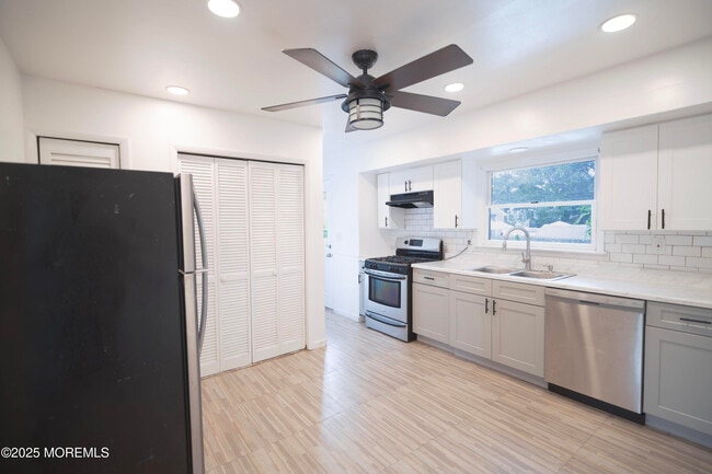 Foto del edificio - 585 Shady Ln