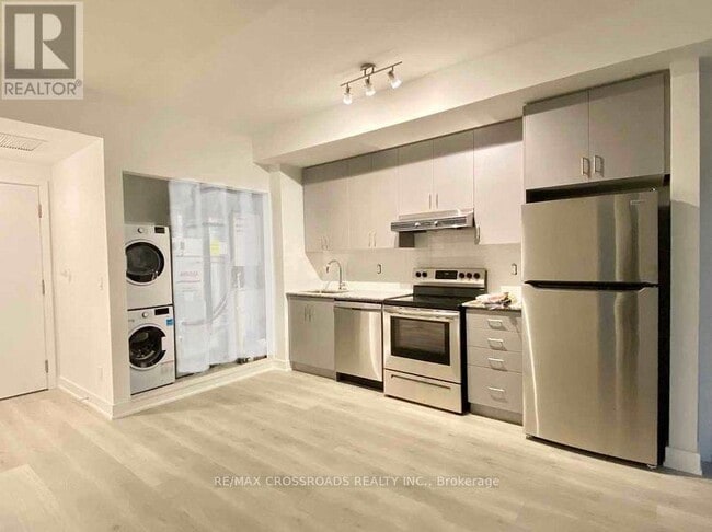 Photo du bâtiment - 1709-1709 Bur Oak Ave