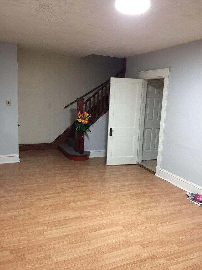 Foto del edificio - 1530 Central Ave