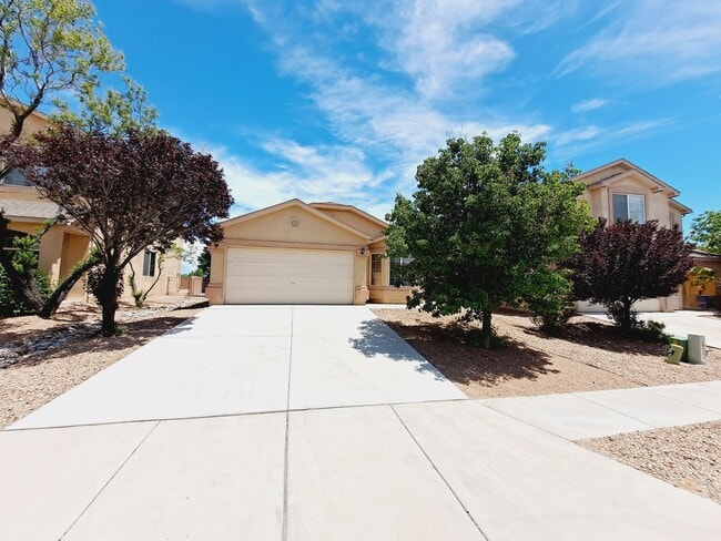 Building Photo - 3 bed, 2 bath Home in Hunning Ranch