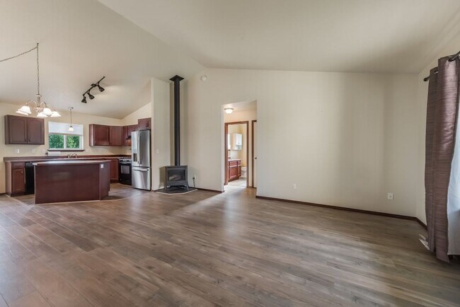 Building Photo - 3 bed 2 bath rancher