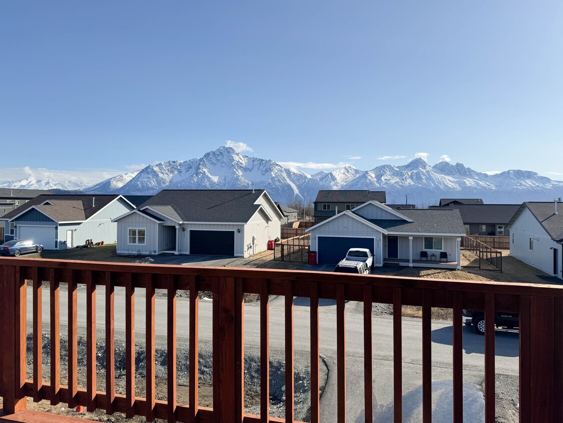 Primary Photo - 1030 E Mountain Peak Lp