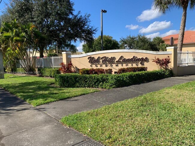 Foto del edificio - 9909 Westwood Dr