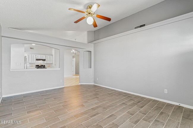 Building Photo - 12496 Sombra Fuerte Dr
