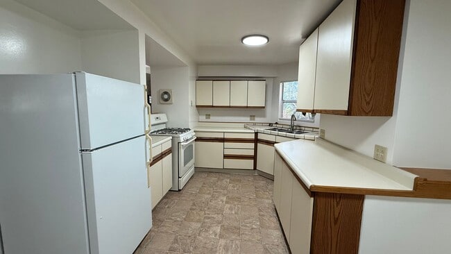 Building Photo - 1911 Buena Vista Ave