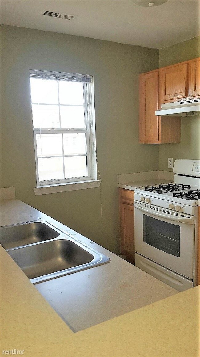 Building Photo - 2 br, 2 bath  - 3162 Primrose Ln