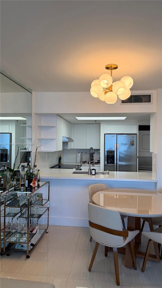 Foto del edificio - 540 Brickell Key Dr