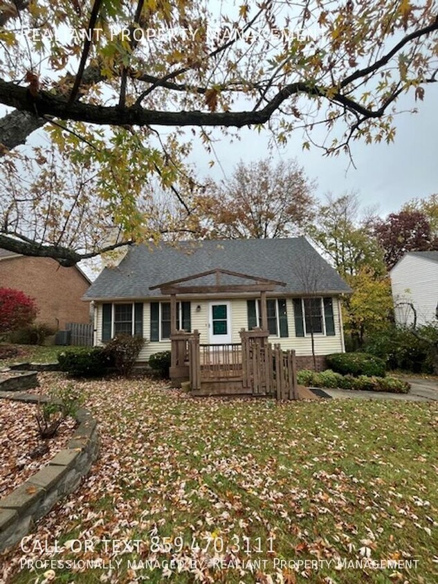 Foto principal - Huge 3 bedroom, 3 full bath home with part...