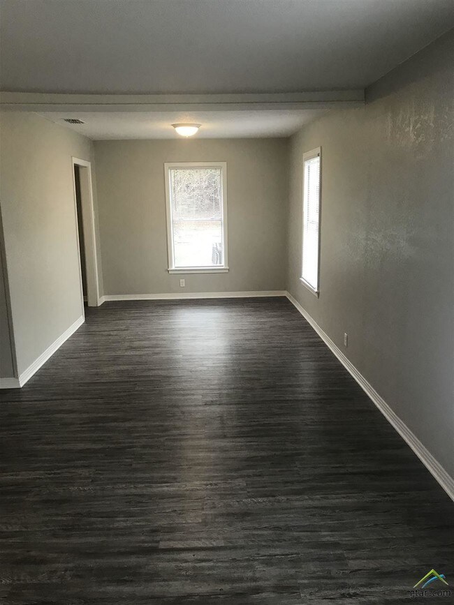 Foto del edificio - 1501 E 5th St