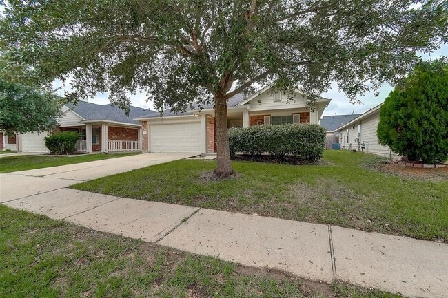 Building Photo - 19726 Cozy Cabbin Dr