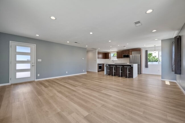 Building Photo - 6258 Pembroke Dr