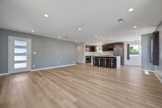 Foto del edificio - 6258 Pembroke Dr