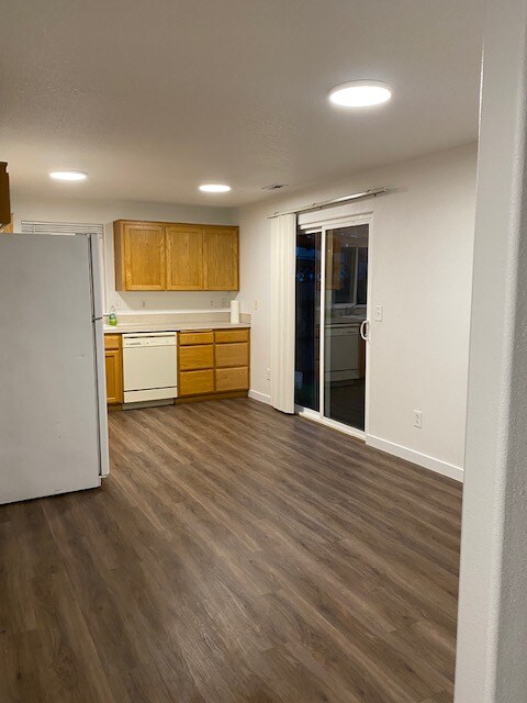 Building Photo - 1039 B Loop