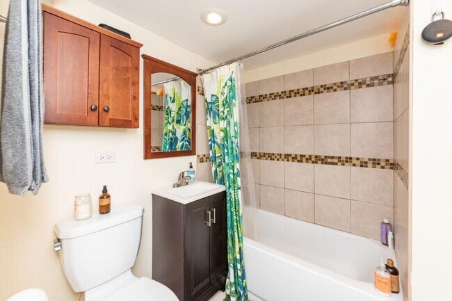 Building Photo - 2 bedroom in Chicago IL 60618