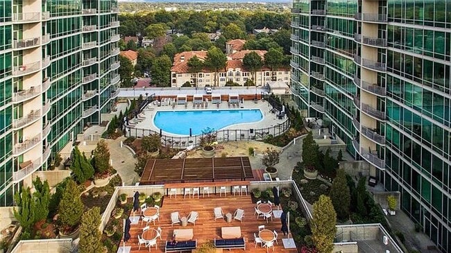 Building Photo - 943 Peachtree St NE