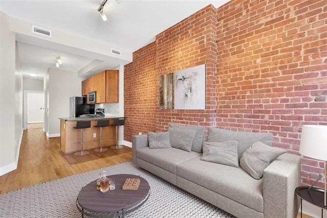 Primary Photo - 420 Madison St