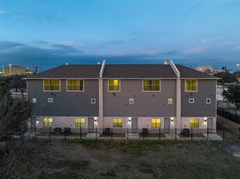 Foto principal - 3230 Elihu St
