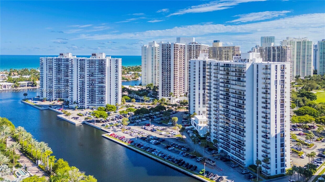 Foto principal - 3701 N Country Club Dr