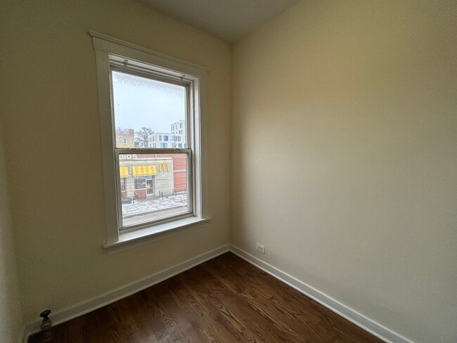Foto del edificio - 2712 N Milwaukee Ave