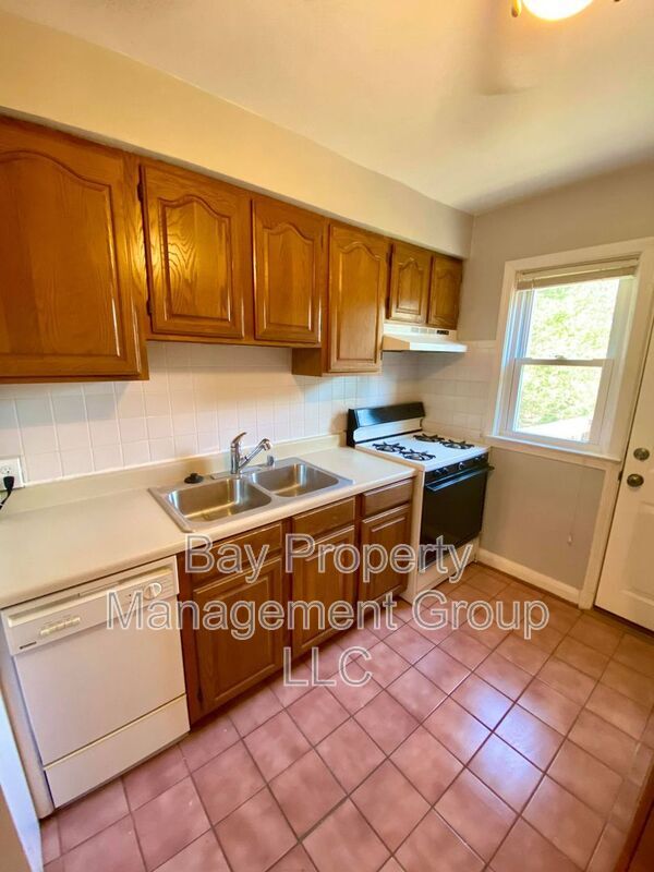 Building Photo - 6125 Parkway Dr